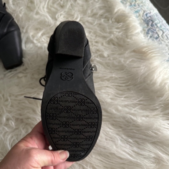 9M  High Heeled short boot - Picture 4 of 5